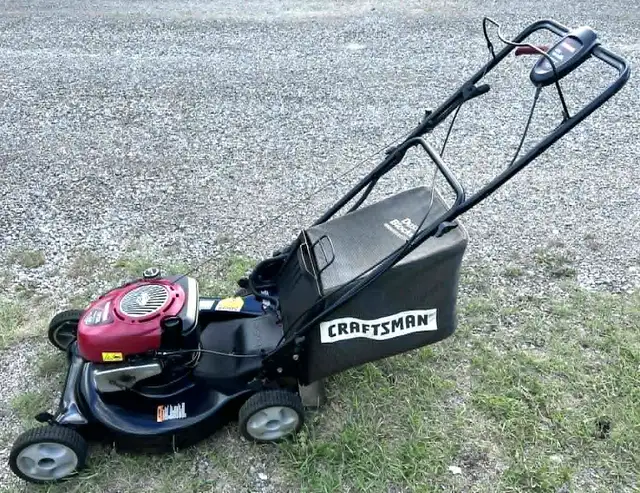 CRAFTSMAN SELF PROPELLED GAS LAWNMOWER