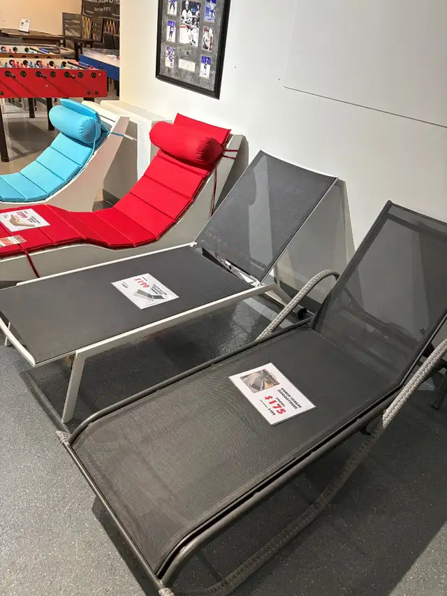 Chaise longues tables extérieures Outdoor tables Lounge Chairs