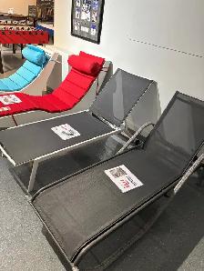 Chaise longues tables extérieures Outdoor tables Lounge Chairs
