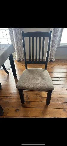 Kitchen table, chairs and bench - Photo 2