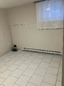 1 BDRM APT ALL INCLUDED - Photo 6