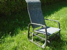Chaise a bille et table de patio - Photo 2