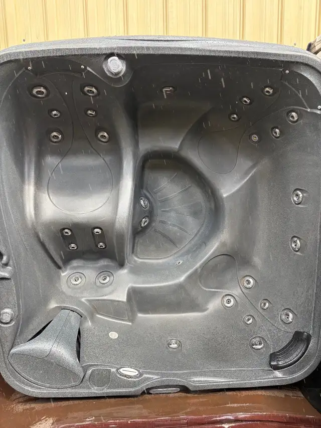 2021 Jacuzzi Soul 5 Adult Hot Tub - Run 120V Plug n Play or 240V