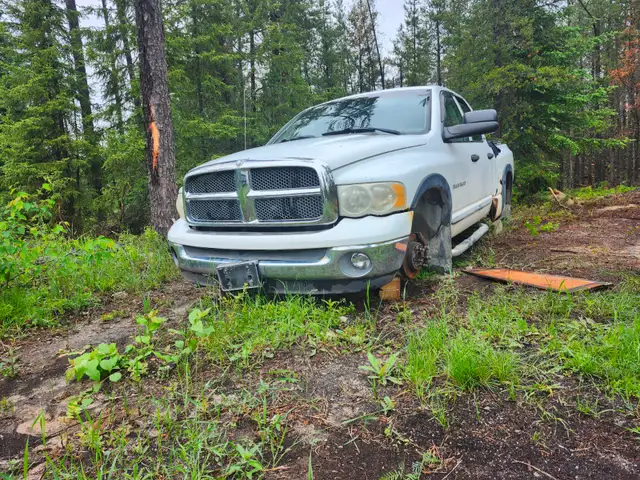 2002 dodge ram 1500 parts truck with a 5.9 magnum