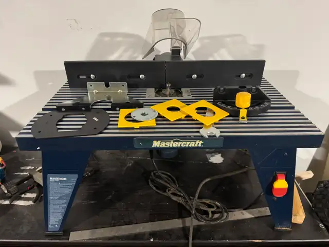 Router table with plunge router