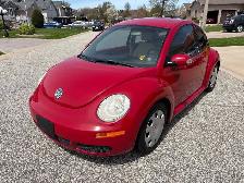 2006 VOLKSWAGEN BEETLE WITH ONLY 140,000KMS FOR SALE.