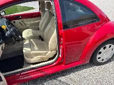 2006 VOLKSWAGEN BEETLE WITH ONLY 140,000KMS FOR SALE. - Photo 2