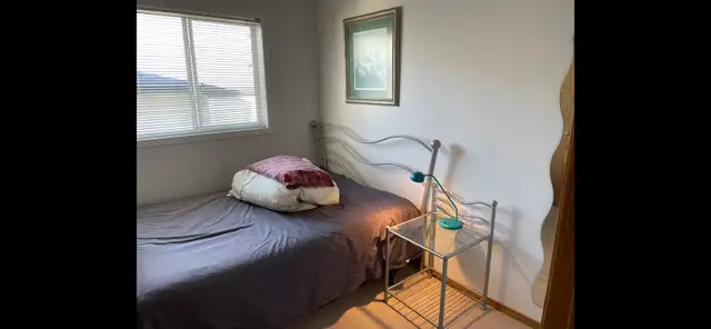 Upper Floor Quiet Furnished Room for Rent: near Panorama
