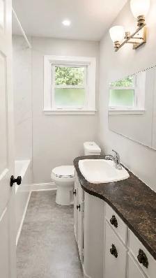 3-Bedroom Bungalow | HUGE Backyard | 2 Parking Spots | $2400 - Photo 2