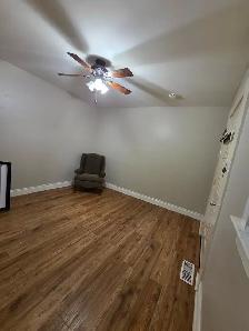 All Inclusive Fully Renovated Bachelor Apartment - Photo 2