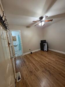 All Inclusive Fully Renovated Bachelor Apartment - Photo 3