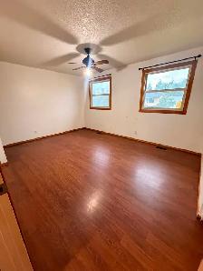 Main Floor 2Br, 1 bath for lease starting July 1,2026 - Photo 4