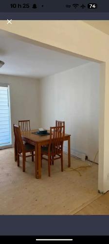 Set de cuisine quatre chaise et une table - Photo 2