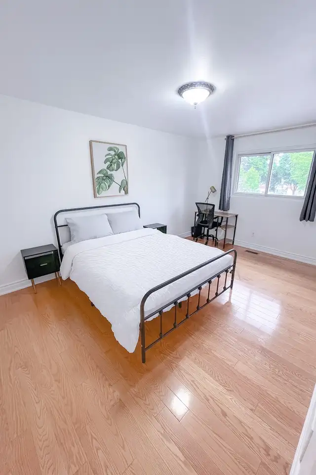 Spacious room for rent in Scarborough