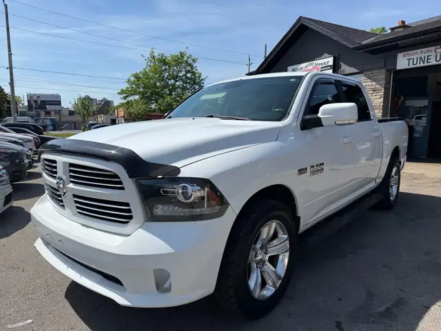 2015 Ram 1500 4WD Crew Cab 140.5' Sport