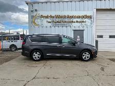 2017 Chrysler Pacifica Touring-L Plus 7 Passenger | No Accident - Photo 4