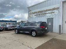 2017 Chrysler Pacifica Touring-L Plus 7 Passenger | No Accident - Photo 8