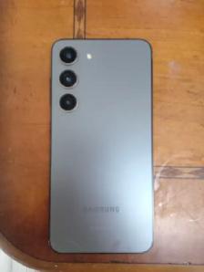 Samsung s23 pretty much Brand new - Photo 2