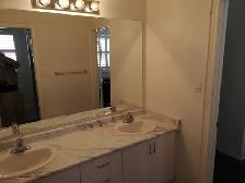 Quiet Bedroom for Rent in Modern NE Oakville Home (Traf/Dundas) - Photo 4