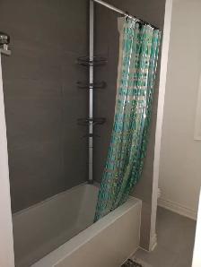 Quiet Bedroom for Rent in Modern NE Oakville Home (Traf/Dundas) - Photo 5