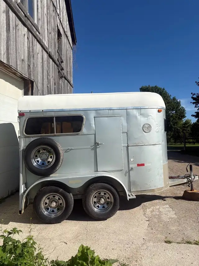 2 Horse Bumper Pull Trailer