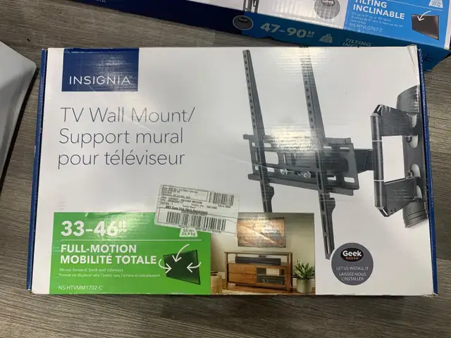Wall Mount TV Insignia 33''-46'' Full Motion-NS-HTVMM1702-C