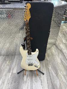 Fender Stratocaster 1999 MIM With Coffin Case