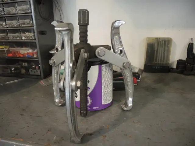 Reversible Puller 7-Ton 3-Jaw