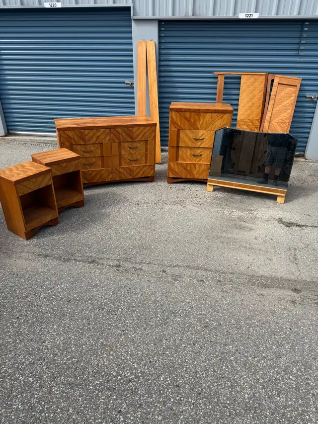 NICE VINTAGE BEDROOM SET