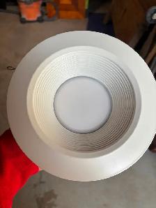 6" recessed retrofit Halo pot lights - Photo 2