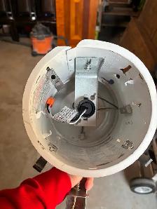 6" recessed retrofit Halo pot lights - Photo 3