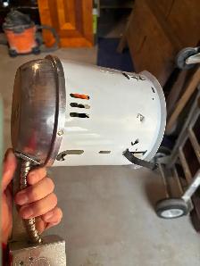 6" recessed retrofit Halo pot lights - Photo 4
