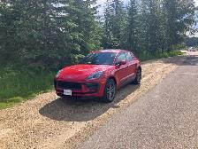 2022 Porsche Macan - Photo 2