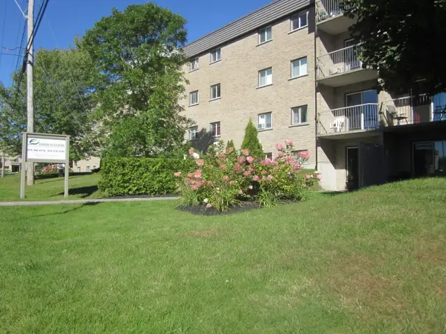 GRAND 4 1/2 SECTEUR NORD, (ASCENSEUR)