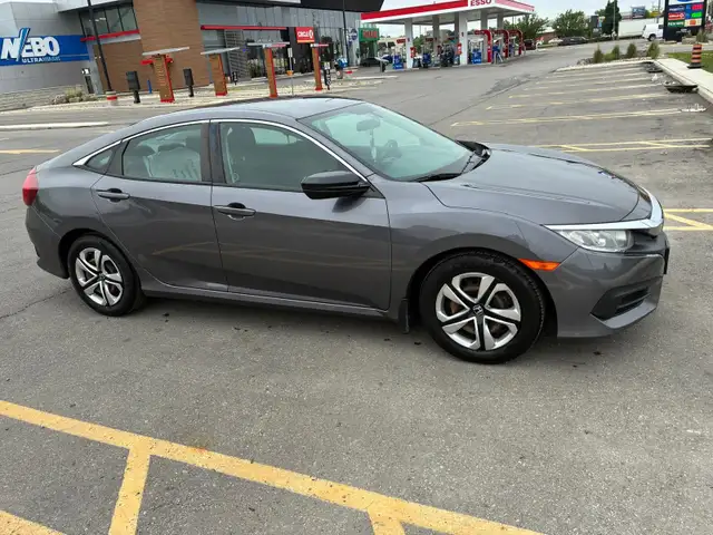 2017 Honda Civic 4Dr Sedan LX – CarPlay, Excellent Condition