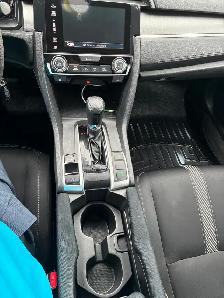 2017 Honda Civic 4Dr Sedan LX – CarPlay, Excellent Condition - Photo 6