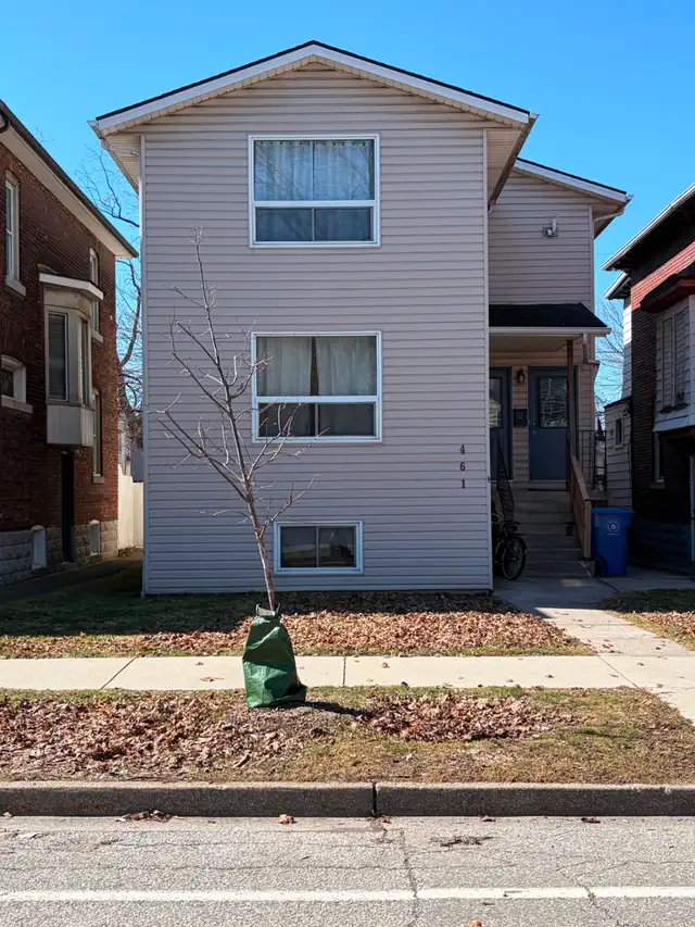 Large 3-bedroom apartment - non-smoking