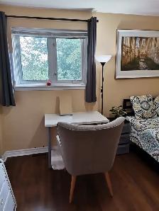 3Sunny Room near YorkUniversity in NY bathurst/Ste  rent  female - Photo 4