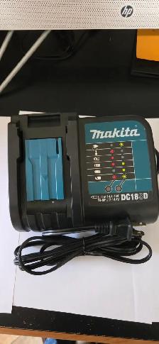 MAKITA DRILL COMBO - AS NEW - Photo 6