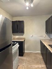 LOVELY 3 BEDROOM UPPER UNIT - Photo 9
