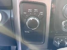2013 RAM 1500 SPORT CREW CAB – 5.7L HEMI V8 – 4X4 - Photo 14