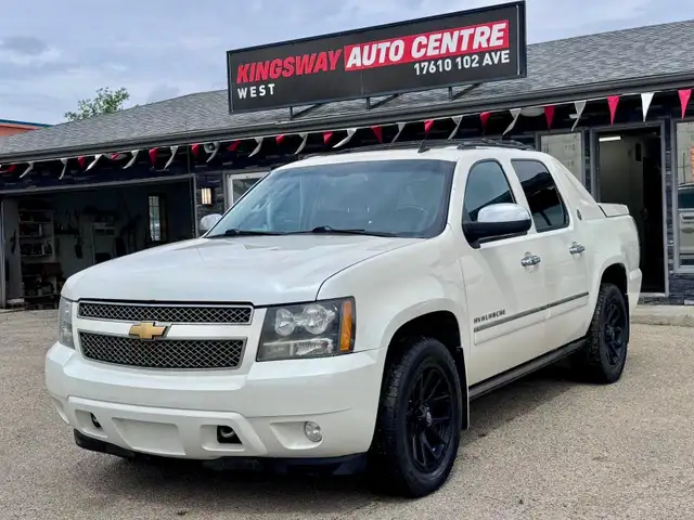 2013 Chevrolet Avalanche 4WD Crew Cab LTZ BLACK DIAMOND EDITION