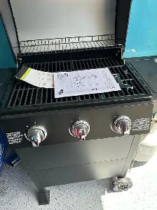 MASTER Chef 360 3-Burner Propane Gas BBQ - Photo 2