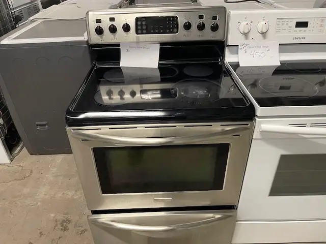 Cuisinière stainless vitrocéramique convection Frigidaire