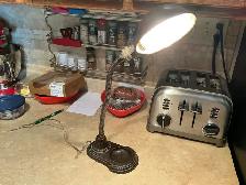 Vintage Industrial Gooseneck Desk Lamp with Cast Iron Base !