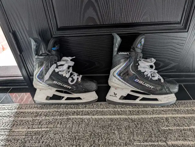 Bauer Vapour Hyperlite 2 Skates - Size 8 Fit 1