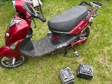 Gio E Bike Scooter - Photo 3