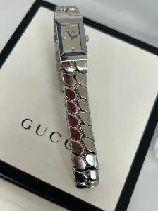GUCCI Quartz women’s Watch - Photo 7