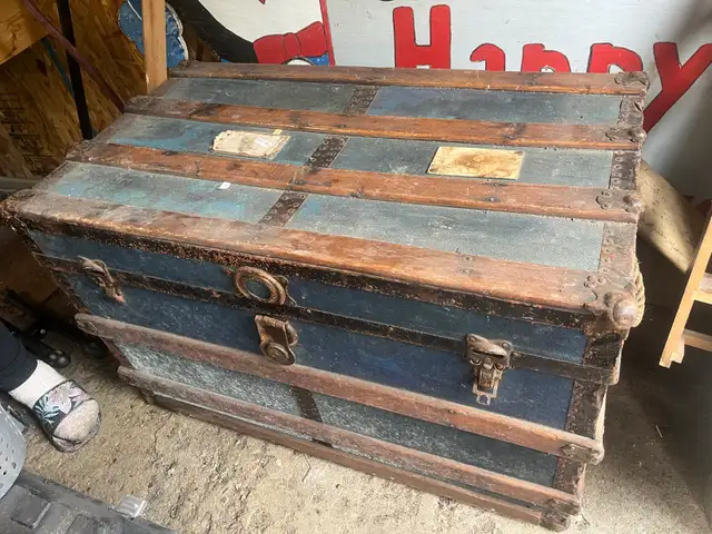 Hudson Bay antique trunk - Hudson Bay tag
