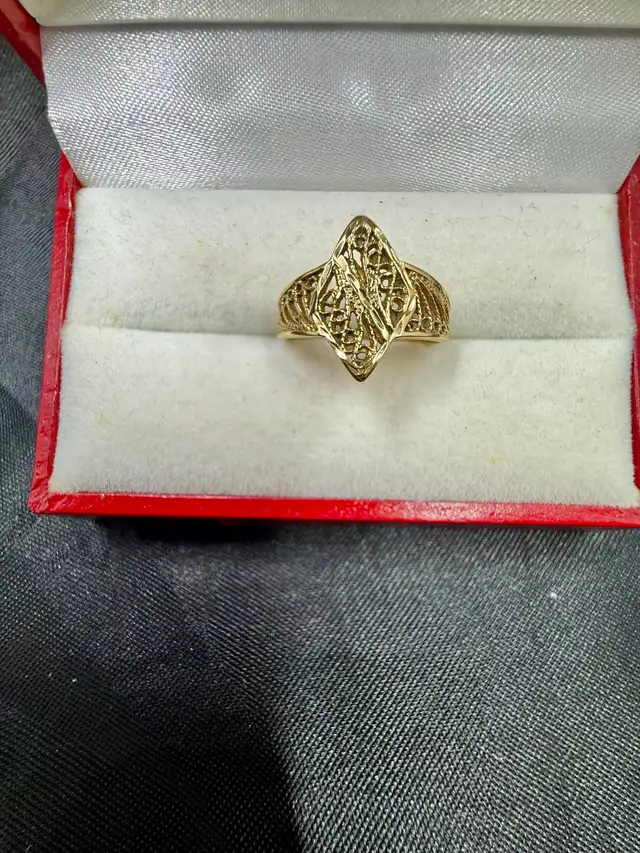 Women's 10K Gold Ring~Size 6